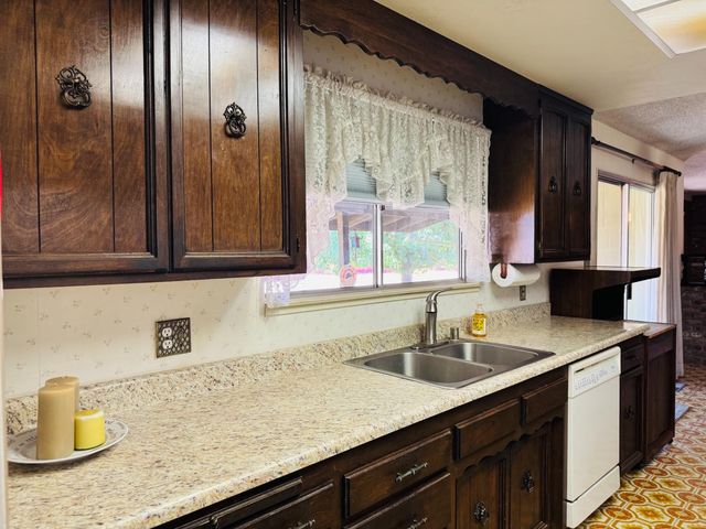 9086 Gerber Rd, Sacramento, CA 95829