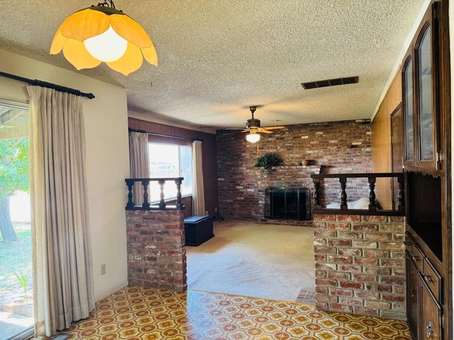 9086 Gerber Rd, Sacramento, CA 95829