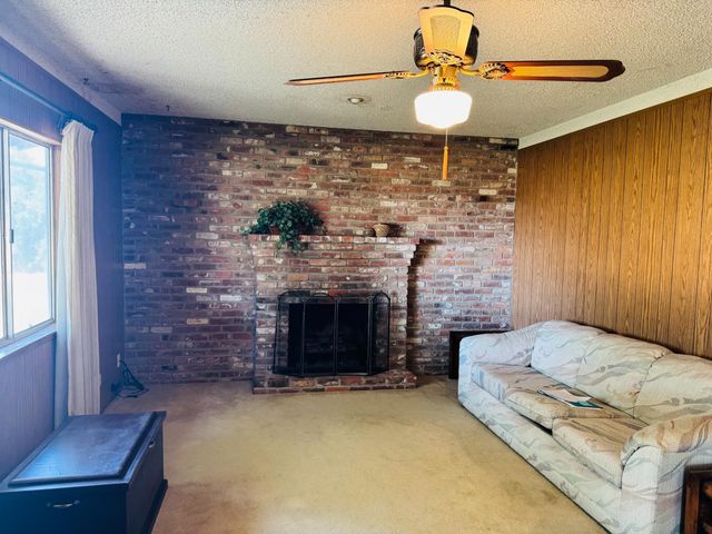 9086 Gerber Rd, Sacramento, CA 95829