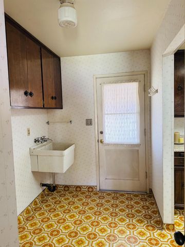 9086 Gerber Rd, Sacramento, CA 95829