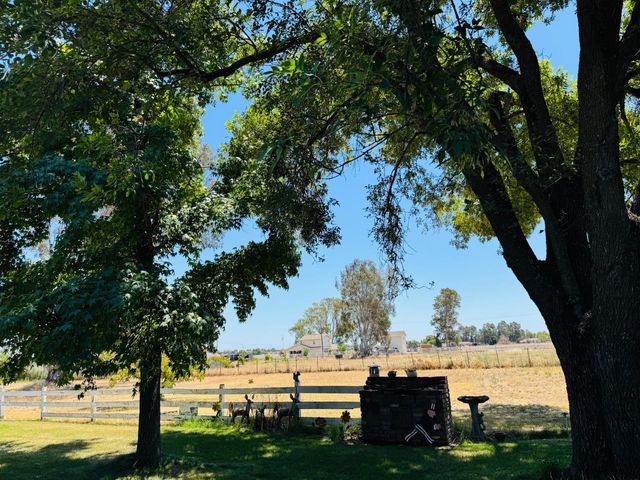 9086 Gerber Rd, Sacramento, CA 95829