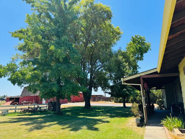 9086 Gerber Rd, Sacramento, CA 95829