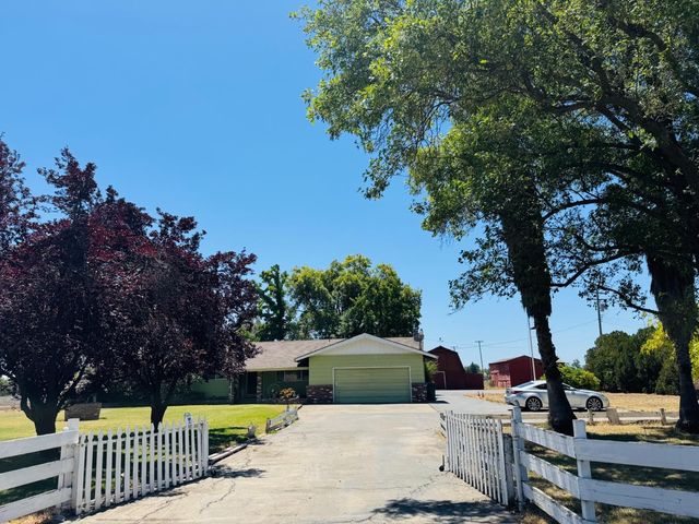 9086 Gerber Rd, Sacramento, CA 95829