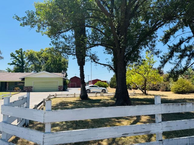 9086 Gerber Rd, Sacramento, CA 95829