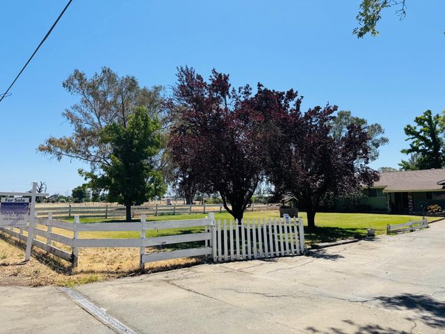 9086 Gerber Rd, Sacramento, CA 95829