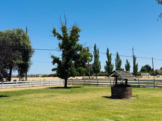 9086 Gerber Rd, Sacramento, CA 95829