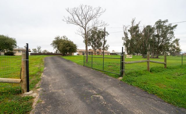 16026 Karen Road, Madera, CA 93636
