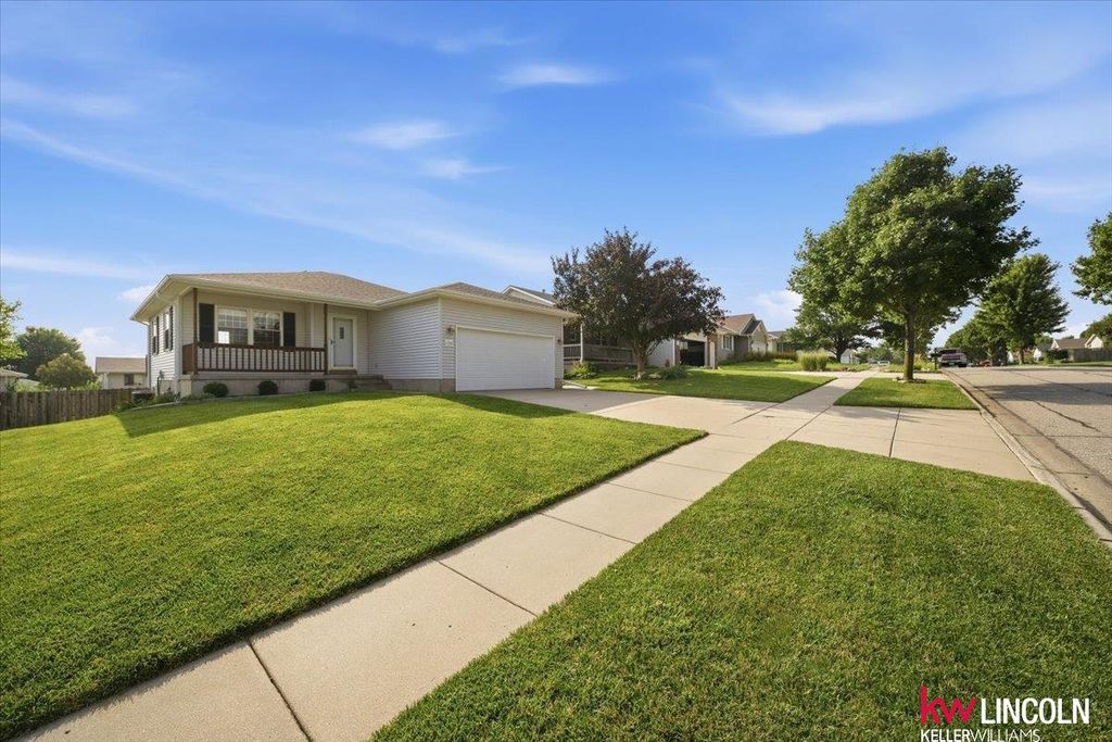 1720 SW 33 Street, Lincoln, NE 68522
