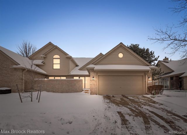 42738 Matthew Drive 47, Sterling Heights, MI 48313