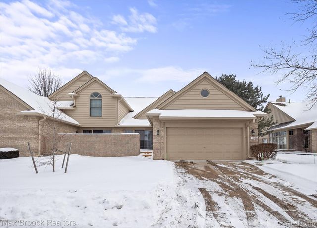 42738 Matthew Drive 47, Sterling Heights, MI 48313