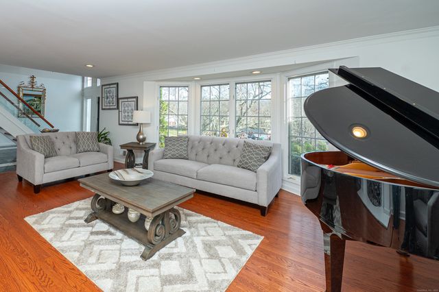 15 Griffing Pond Road, Branford, CT 06405