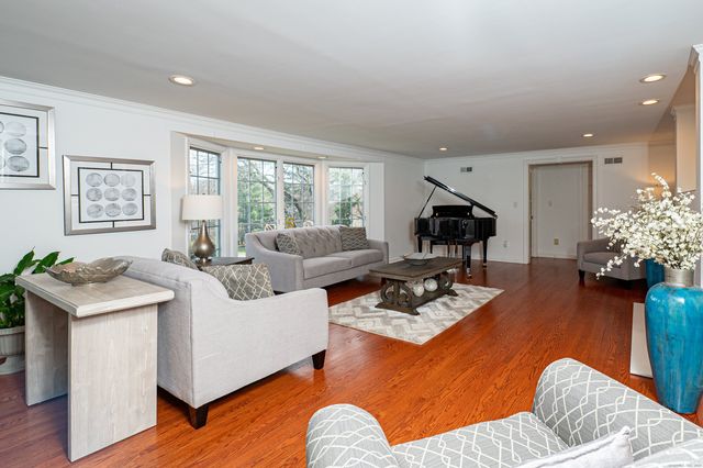 15 Griffing Pond Road, Branford, CT 06405