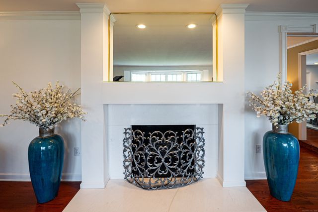 15 Griffing Pond Road, Branford, CT 06405