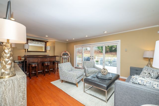 15 Griffing Pond Road, Branford, CT 06405