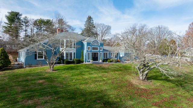 15 Griffing Pond Road, Branford, CT 06405