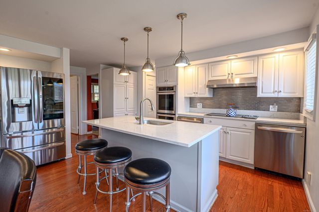 15 Griffing Pond Road, Branford, CT 06405