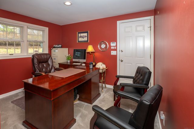 15 Griffing Pond Road, Branford, CT 06405