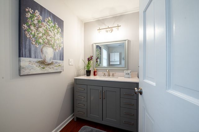 15 Griffing Pond Road, Branford, CT 06405