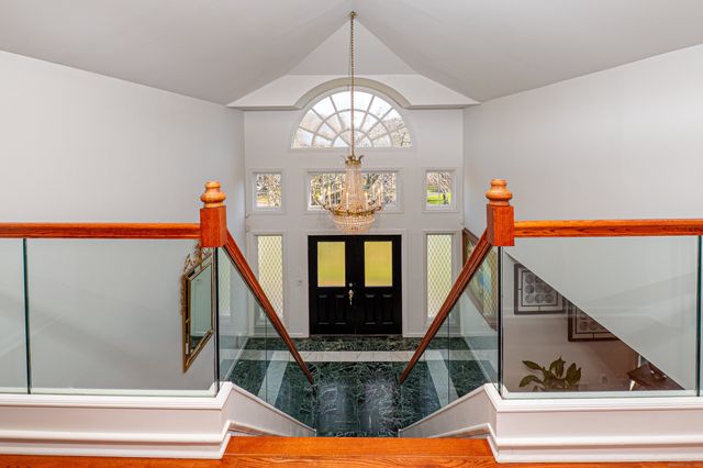 15 Griffing Pond Road, Branford, CT 06405