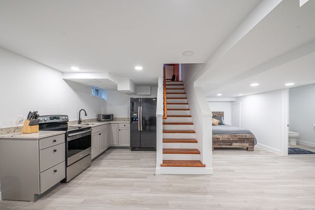 15 Griffing Pond Road, Branford, CT 06405