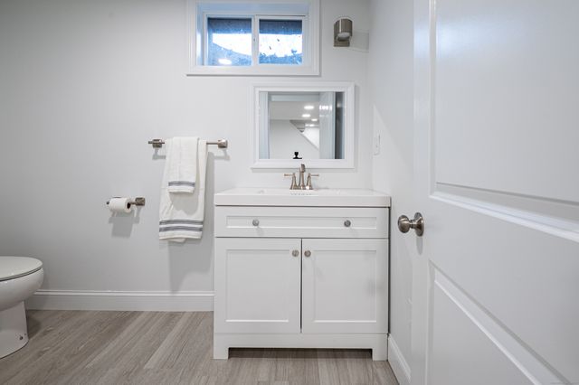 15 Griffing Pond Road, Branford, CT 06405