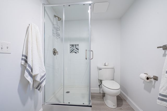 15 Griffing Pond Road, Branford, CT 06405