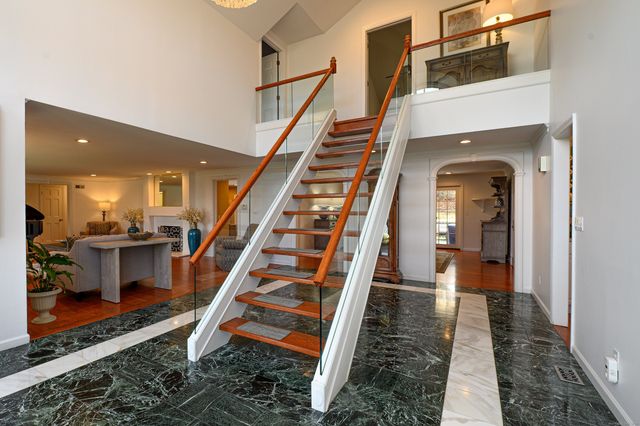 15 Griffing Pond Road, Branford, CT 06405