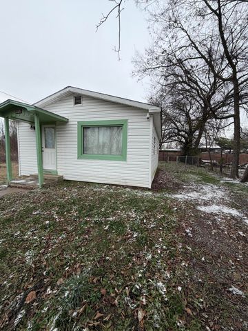 225 Morgan Avenue, Aurora, MO 65605