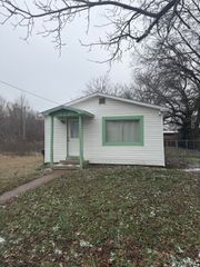 225 Morgan Avenue, Aurora, MO 65605