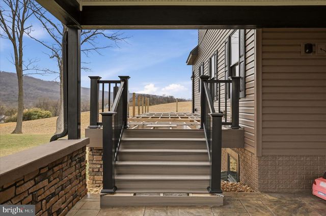 12 BLUEBELL WAY, Inwood, WV 25428