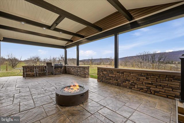 12 BLUEBELL WAY, Inwood, WV 25428