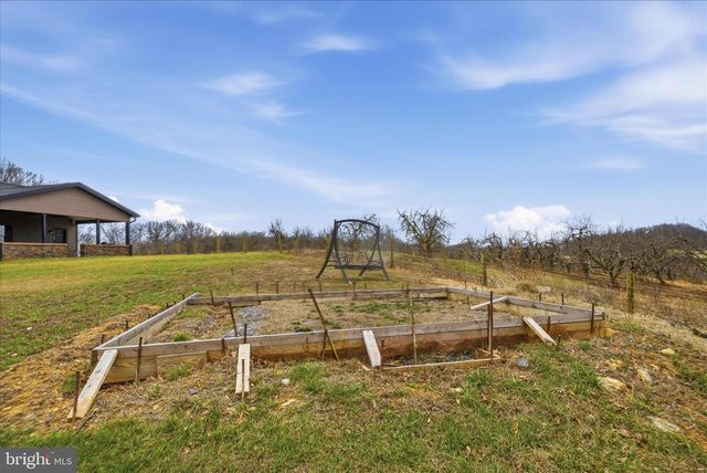 12 BLUEBELL WAY, Inwood, WV 25428