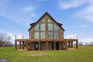 12 BLUEBELL WAY, Inwood, WV 25428