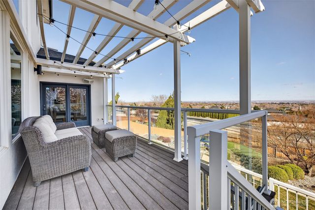 1614 W 51st Avenue, Kennewick, WA 99338