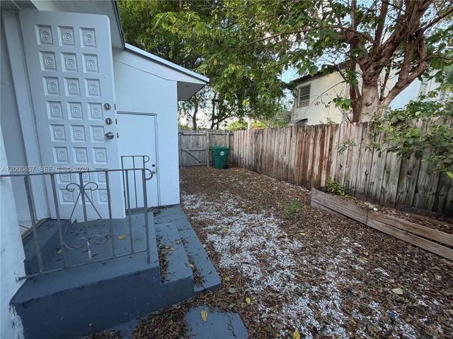 3828 SW 29th St 3828, Miami, FL 33134