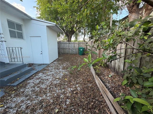 3828 SW 29th St 3828, Miami, FL 33134
