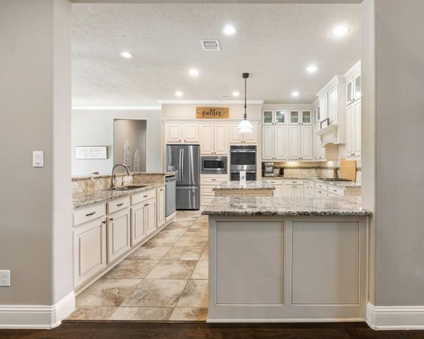 2118 Barton Woods Boulevard, Conroe, TX 77301