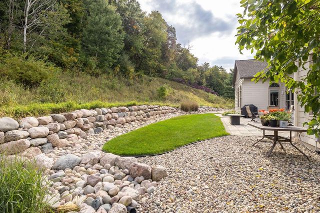 N6516 Forest COURT, Holmen, WI 54636