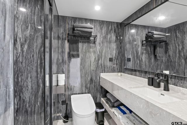 50 CR 3227 Unit 124, Mt Pleasant, TX 75455