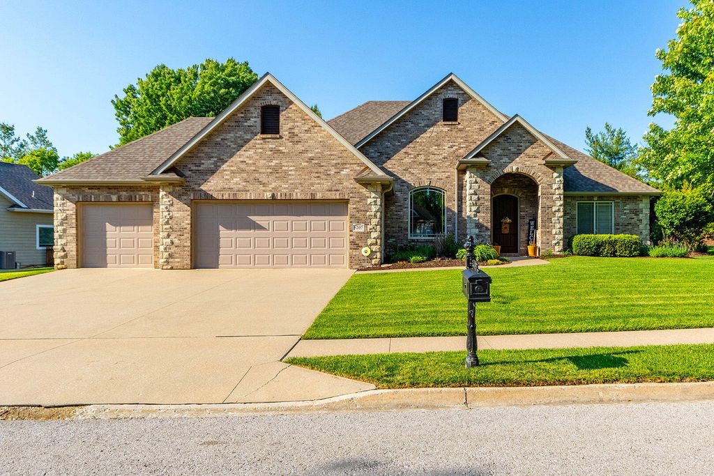 5207 THORNBROOK PKY, Columbia, MO 65203