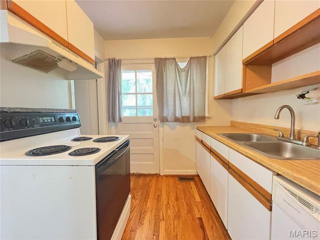 10521 Saint Philip Lane, St Ann, MO 63074