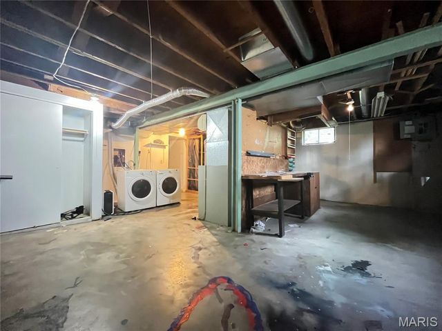 10521 Saint Philip Lane, St Ann, MO 63074