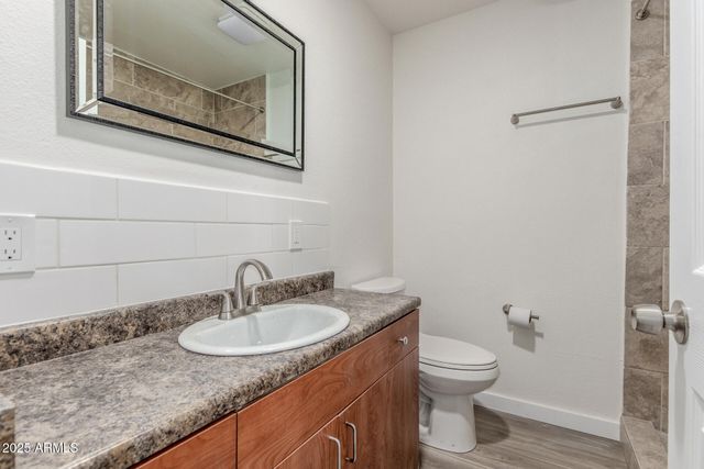 6813 E PINCHOT Avenue, Scottsdale, AZ 85251