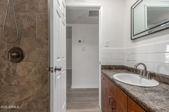 6813 E PINCHOT Avenue, Scottsdale, AZ 85251