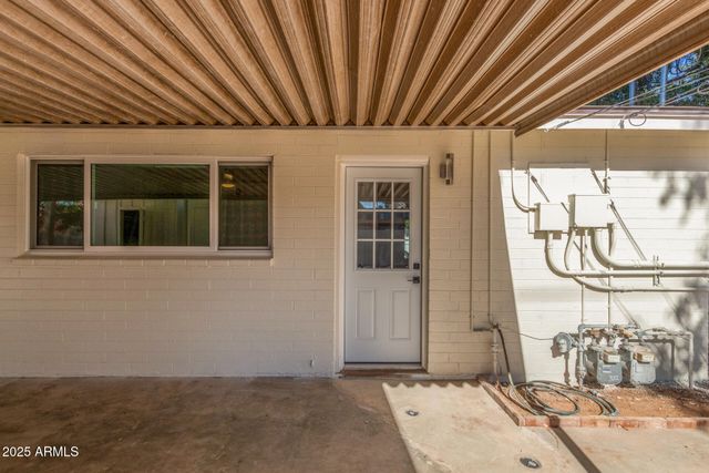 6813 E PINCHOT Avenue, Scottsdale, AZ 85251