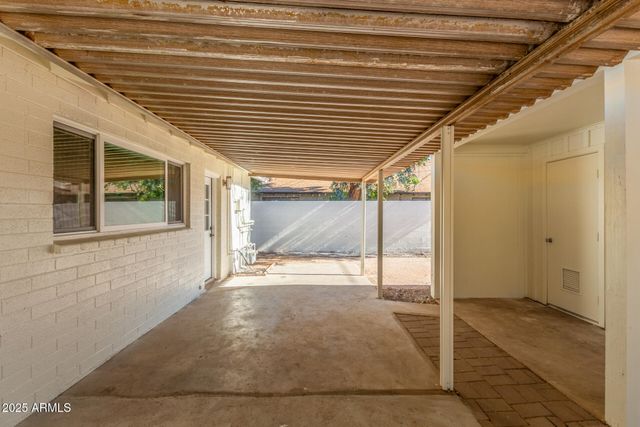 6813 E PINCHOT Avenue, Scottsdale, AZ 85251