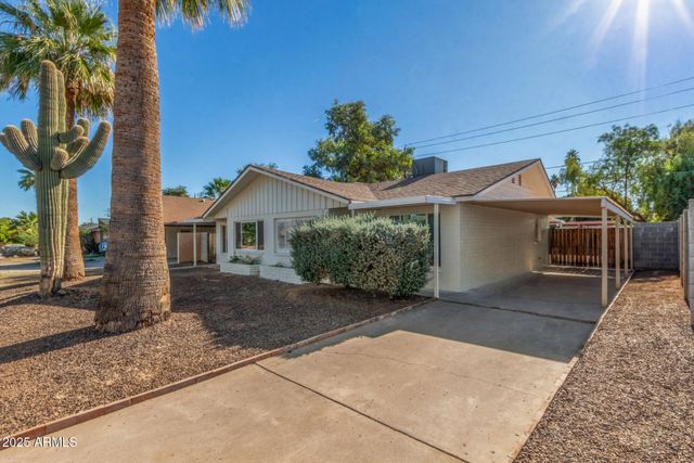 6813 E PINCHOT Avenue, Scottsdale, AZ 85251