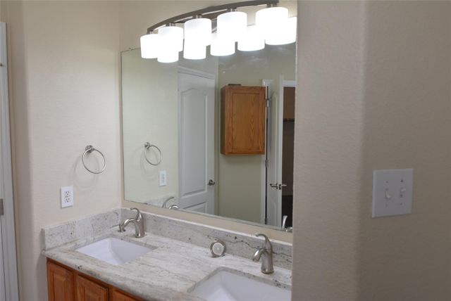 2400 Nan LN, Cedar Park, TX 78613
