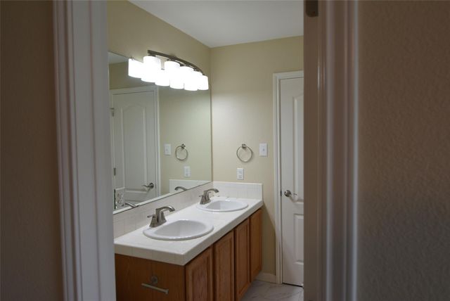 2400 Nan LN, Cedar Park, TX 78613