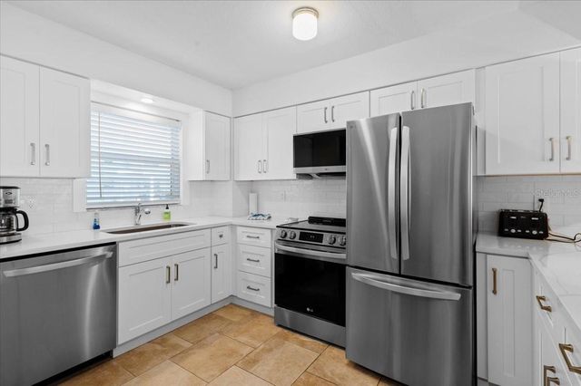 110 VISTA HERMOSA CIRCLE 106B, Sarasota, FL 34242